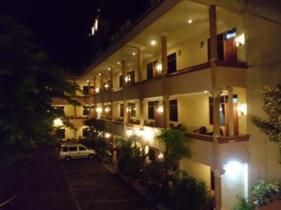 Pramesthi Solo Hotel Exterior photo